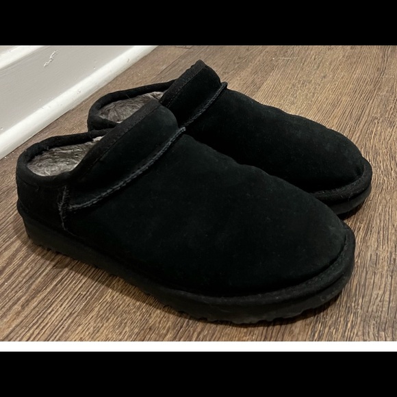 Ugg Slippers - Picture 1 of 2